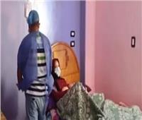 ممرض يساعد المصابين بفيروس كورونا في المنازل | فيديو