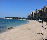 لا تدفع شيئا..«المندرة» أول شاطئ مجاني بالكامل في الإسكندرية| صور