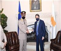 وزير الدفاع يعود إلى أرض الوطن بعد انتهاء زيارته الرسمية لقبرص.. صور وفيديو