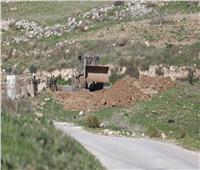 الاحتلال يغلق دير نظام في رام الله بالسواتر الترابية والبوابات الحديدية