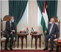 الرئيس الفلسطيني يستقبل وزير الخارجية الأردني