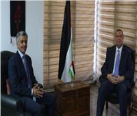 سفير فلسطين بالقاهرة يبحث مع مندوب السعودية بالجامعة العربية آخر المستجدات 