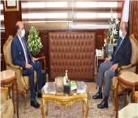 وزير التنمية المحلية يتابع مع محافظ أسوان مستجدات تطوير الريف المصري 