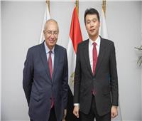 السفير الكوري يبحث مع رئيس الهيئة الاقتصادية لقناة السويس تعزيز الاستثمارات 