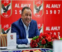 «الخطيب» يهنئ «رجال طائرة الأهلي» بدرع الدوري