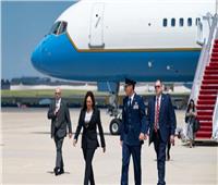 «مشكلة فنية» في طائرة نائبة الرئيس الأمريكي تفسد أول زيارة خارجية لها
