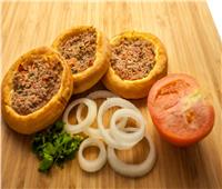 وصفات سريعة | «صفيحة لحم بدبس الرمّان» من المطبخ الشامي