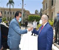 وزير التعليم العالي ورئيس جامعة القاهرة يستعرضان الوضع الحالي للمشروعات الكبرى للجامعة والجدول الزمني لها