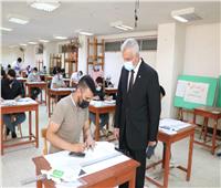 رئيس جامعة المنوفية يتفقد لجان امتحانات كلية الهندسة