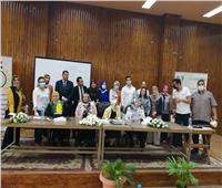 تكريم المشاركين في احتفالية اليوم العالمى للبيئة بجامعة عين شمس