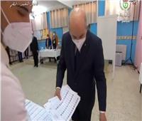الرئيس الجزائري يدلي بصوته في الانتخابات التشريعية