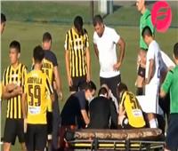 «إريكسن» في صورة أخرى.. لحظة سقوط لاعب آخر على أرض الملعب مغشياً عليه| فيديو