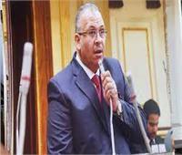 برلماني يسخر من عدم حضور وزير البترول اجتماعات النواب : «يمكن بيتكسف» 