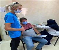 الفرق الطبية المتحركة بالشرقية تواصل تطعيم المواطنين  بلقاح كورونا   