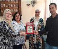 «الثقافية البحرينية» تكرم المسئولين عن الوافدين بإدارة الدراسات العليا بـ«عين شمس»