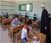 طلاب الشهادة الثانوية الأزهرية بالمنيا يؤدون امتحان «الديناميكا» دون شكاوى