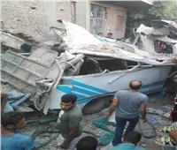 مصرع 5 وإصابة 20 في حادث تصادم قطار بأتوبيس في منطقة حلوان | فيديو وصور