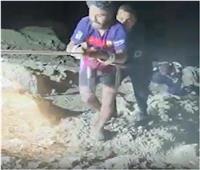 قوات الحماية المدنية بالسويس تنجح في إنقاذ أحد الأشخاص سقط من منطقة جبلية