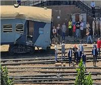 التفاصيل الكاملة لحادث قطار الإسكندرية.. سقوط عربتين وتهشمهما وإصابة 8| صور 
