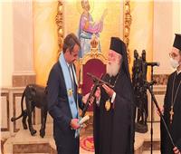 البابا ثيودروس يمنح رئيس وزراء اليونان الصليب الأكبر للقديس مرقص الرسول