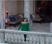 إطلالة ياسمين صبري من شرفة قصر خارج مصر تثير الجدل | فيديو