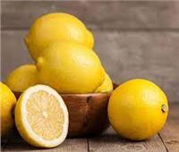 يسبب الطفح الجلدي.. أضرار الليمون على البشرة