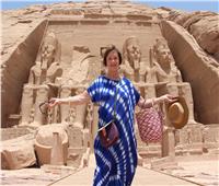 الفرنسية ماشا مريل في زيارة معبد أبو سمبل