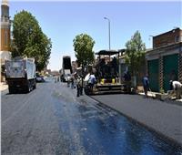 محافظ أسوان يتابع أعمال رصف الطرق الداخلية بعد إنهاء مشروعات البنية التحتية 