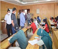 كلية الطب البيطرى بسوهاج تواصل امتحانات نهاية العام