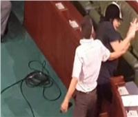 الاعتداء على النائبة في البرلمان التونسي عبير موسى | فيديو