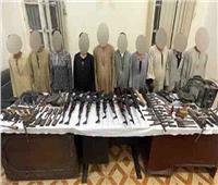 مصرع 6 عناصر شديدة الخطورة وضبط 5814 متهمًا بـ«ترسانة أسلحة» وذخائر