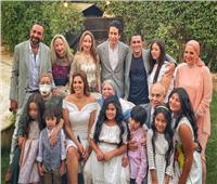 عمرو سلامة ينشر أول صورة عائلية من عقد قرانه