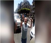 لبناني يفطر القلوب.. يصرخ بحثا عن دواء لابنته المريضة | فيديو
