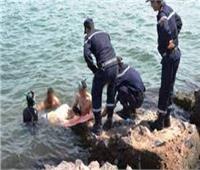 انتشال جثة شاب غريق في بحر مويس بالشرقية 