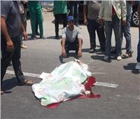مصرع عامل نظافة صدمته سيارة مسرعة بالإسكندرية| صور