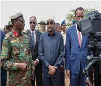 رئيس حكومة الصومال يبحث «الانتخابات» و«القتال ضد حركة الشباب» خلال زيارة لمدينة حدودية