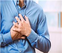 أبرزها السعال والتعرق|  5 أعراض تشير للإصابة بنوبة قلبية