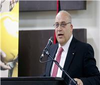 بعد قرار استمراره في الحكومة.. «حزب فلسطيني» يفصل وزير العمل
