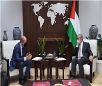 رئيس الوزراء الفلسطيني يبحث مع المبعوث الأمريكي ملف إعادة الإعمار