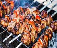 عشاق «الباربيكيو» ينعشون سوق «الشوّايات» قبل عيد الأضحى | فيديو