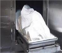 فريق من النيابة العامة يعاين موقع العثور على جثة طفلة مذبوحة في المنيا 