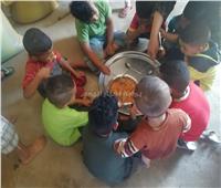 «لهيطة لهيطة».. عادات الأجداد لتقديم الأطعمة للأطفال بيوم عرفة بالمنيا 