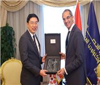 وزير الاتصالات: تعزيز التعاون بين مصر وسنغافورة في «التكنولوجيا البازغة»