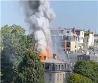حريق بالقرب من مقر إقامة رئيس وزراء فرنسا | فيديو