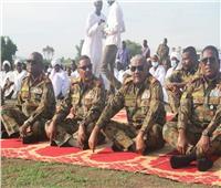 رئيس هيئة الأركان السوداني يؤدي صلاة العيد بالفشقة