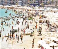 عيد المحافظات| شواطئ «الإسكندرية» تستقبل آلاف المصطافين
