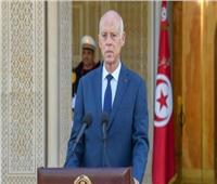 الرئيس التونسي يعفي رئيس الوزراء من منصبه.. ويجمد البرلمان