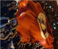 تجمع عشرات المواطنين بمحيط البرلمان التونسي لدعم قرارات قيس سعيد