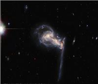 فيديو| تليسكوب «هابل» يلتقط مشهدا لـ 3 مجرات متشابكة