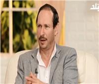 أيمن الشيوي: «أنا دفعة عمرو أديب وياسر رزق ومجدي الجلاد»| فيديو